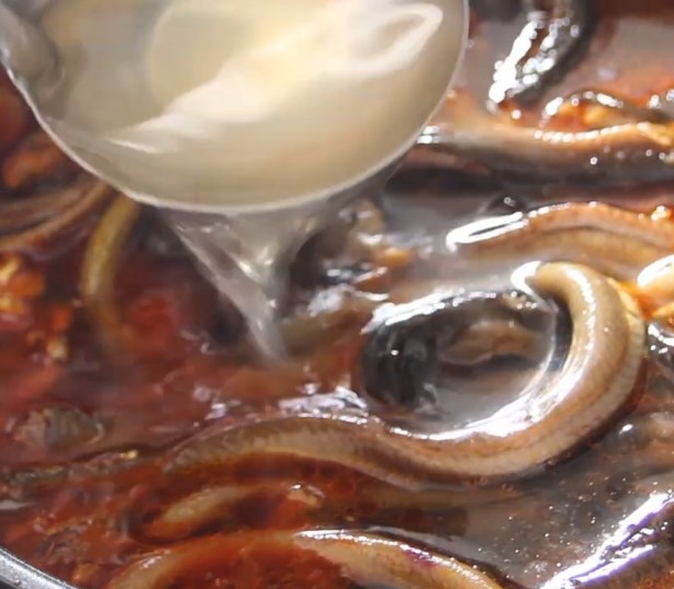 Món ngon cuối tuần: Cách nấu súp lươn Nghệ An đơn giản, thơm ngon