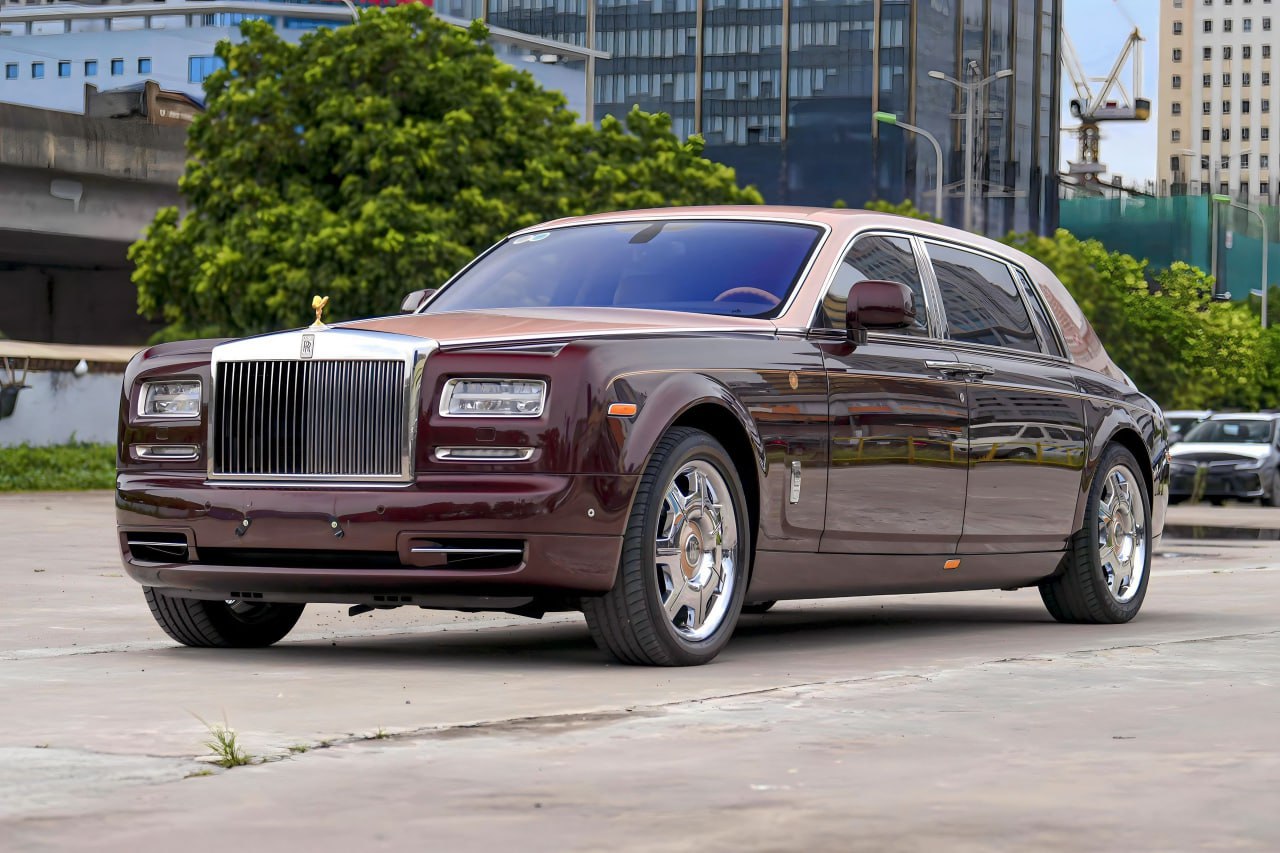 Rolls-Royce Phantom Lửa thiêng trượt giá ra sao sau 9 năm lăn bánh?