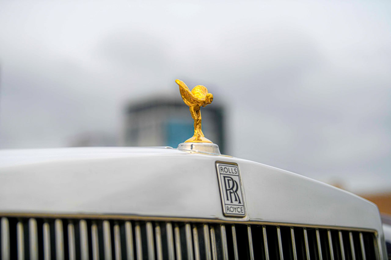 Rolls-Royce Phantom Lửa thiêng trượt giá ra sao sau 9 năm lăn bánh?