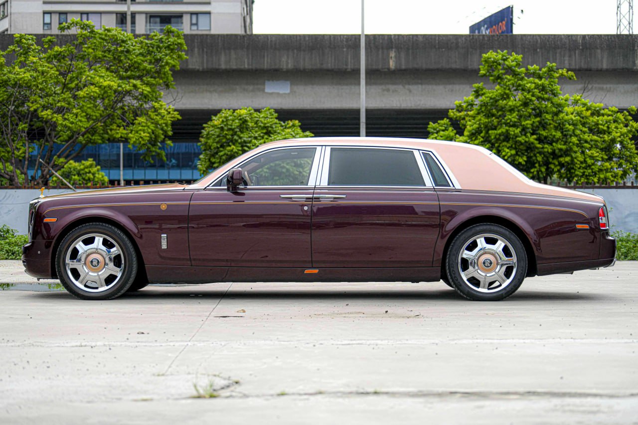 Rolls-Royce Phantom Lửa thiêng trượt giá ra sao sau 9 năm lăn bánh?