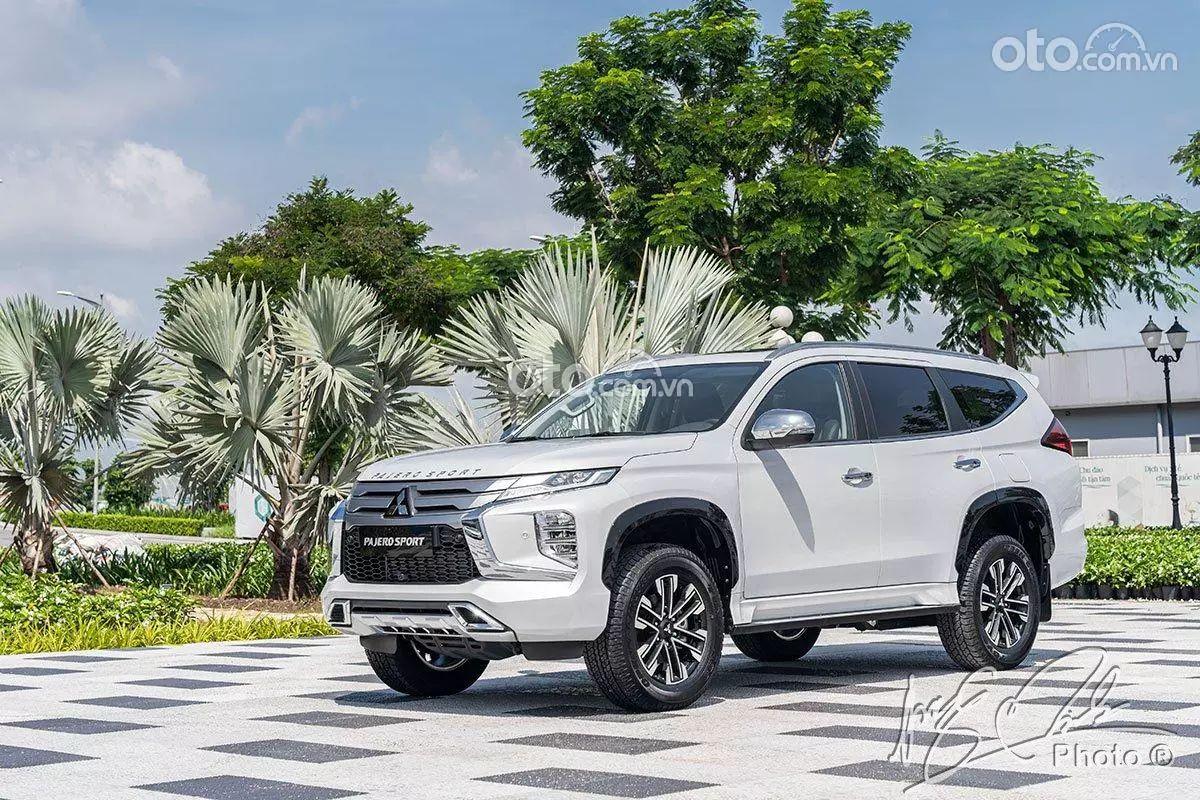 Giá xe Mitsubishi Pajero Sport kèm ưu đãi tháng 5/2024