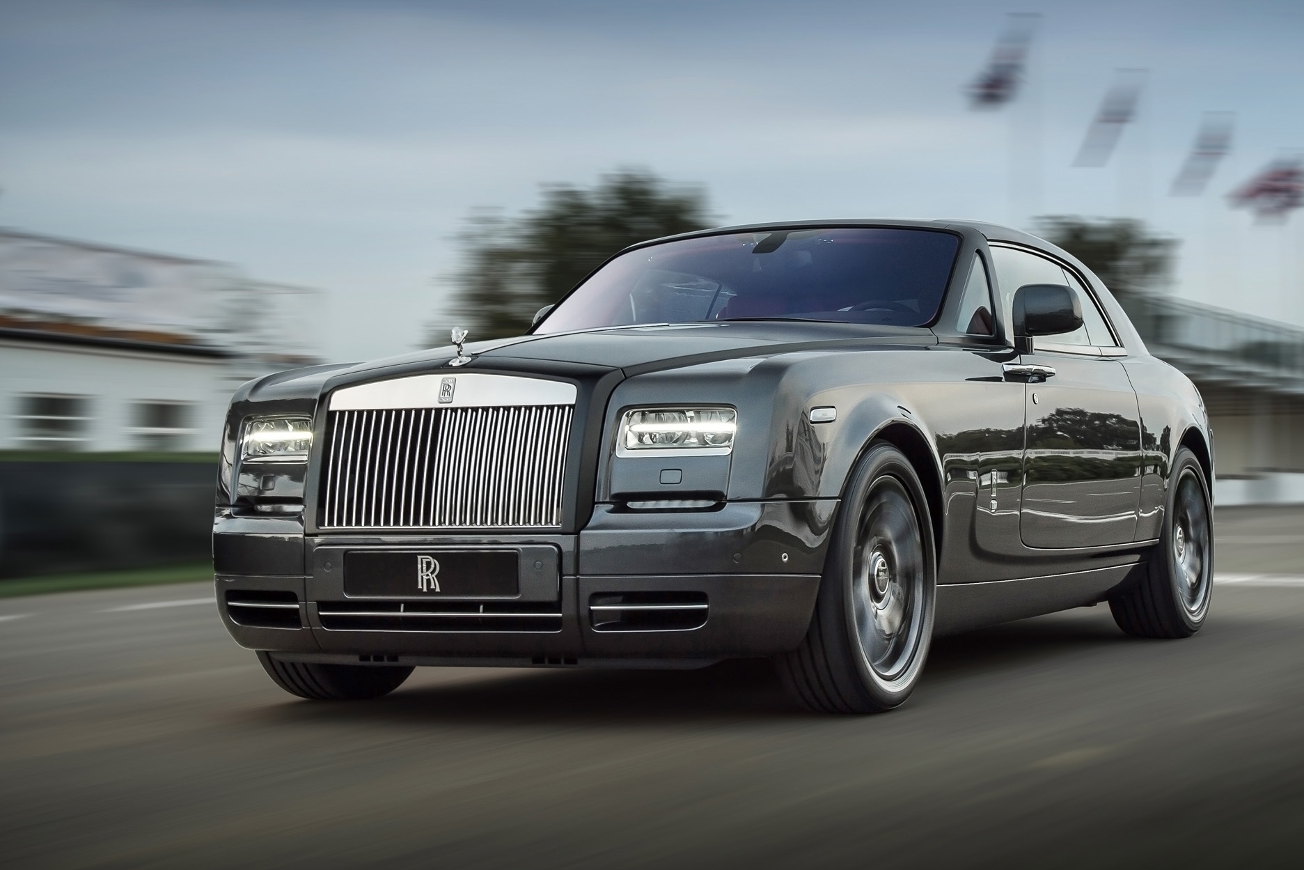 Giá bán các dòng xe Rolls-Royce chính hãng tại Việt Nam