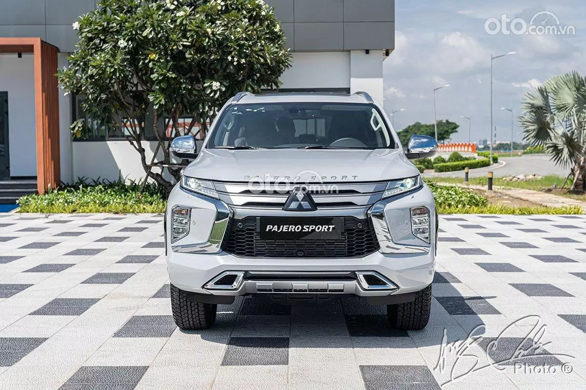 Giá xe Mitsubishi Pajero Sport kèm ưu đãi tháng 5/2024