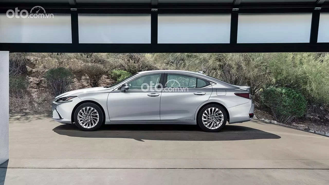 Giá xe Lexus ES 250 kèm tin khuyến mại tháng 5/2024