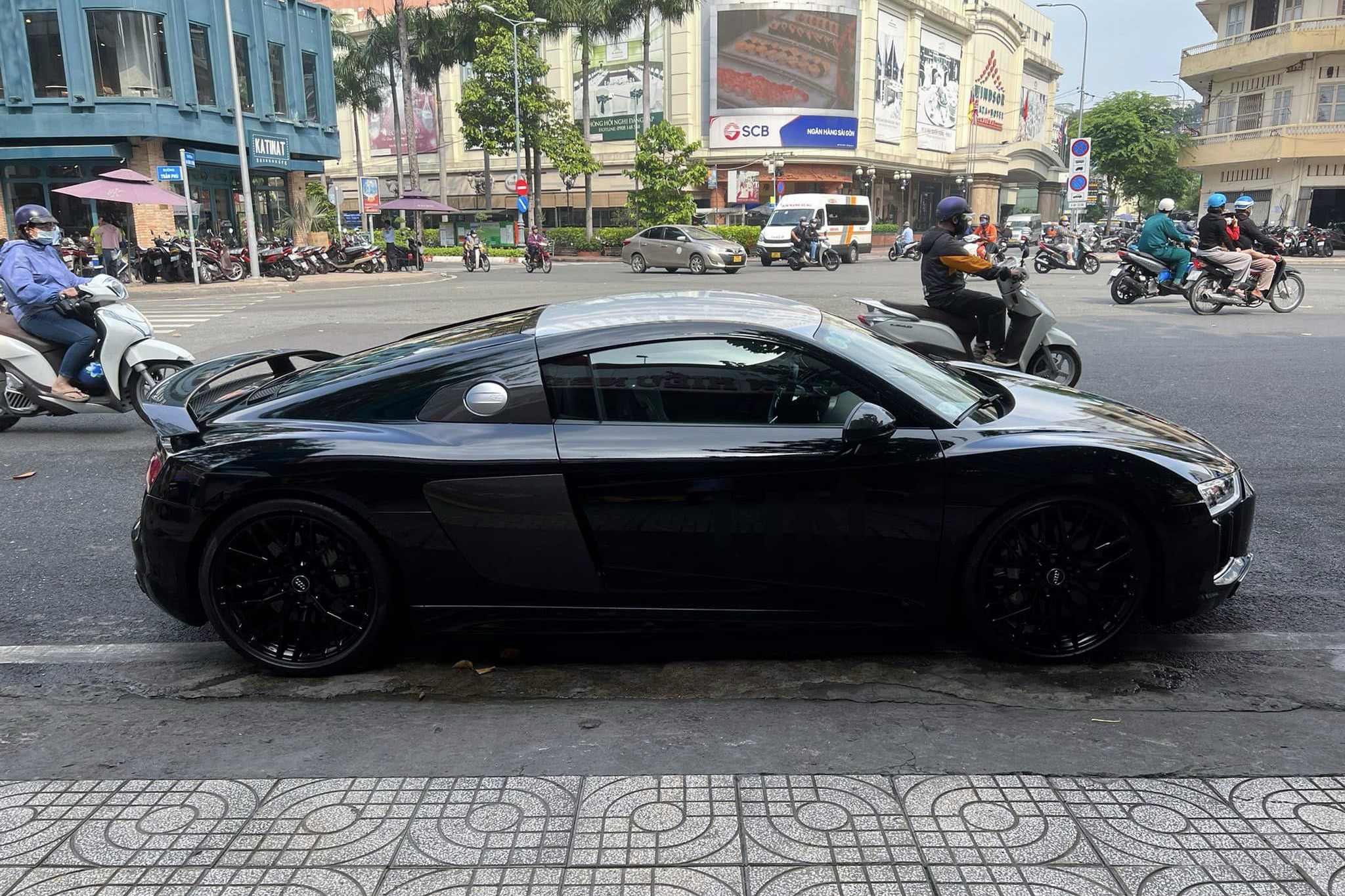 Siêu xe Audi R8 chạy cực ít về tay ông Đặng Lê Nguyên Vũ, giá trên 9 tỷ đồng