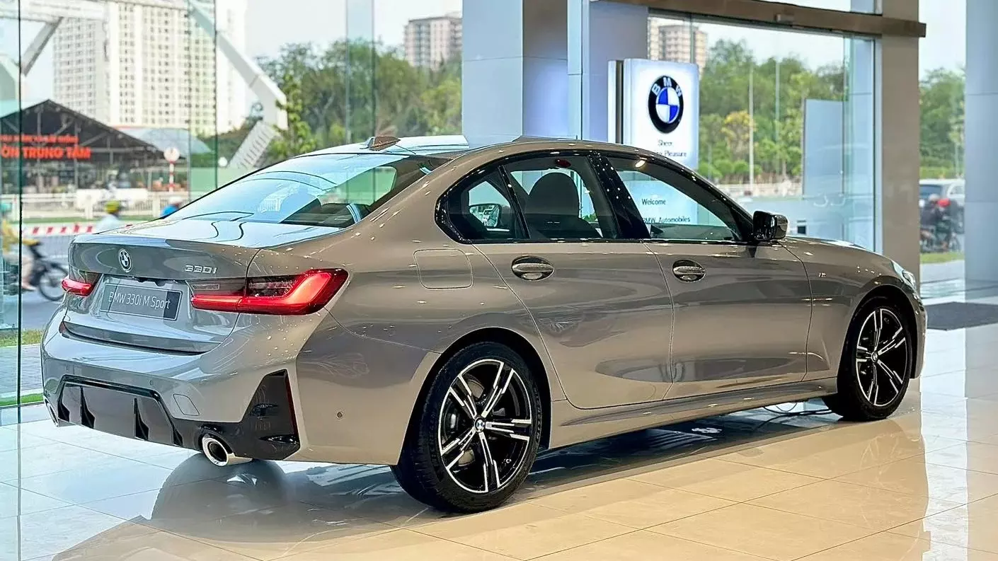 Giá xe BMW 330i 2024 kèm tin khuyến mại mới nhất tháng 5/2024