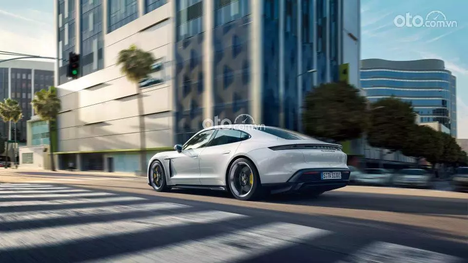 Giá xe Porsche Taycan kèm khuyến mại mới nhất tháng 6/2024