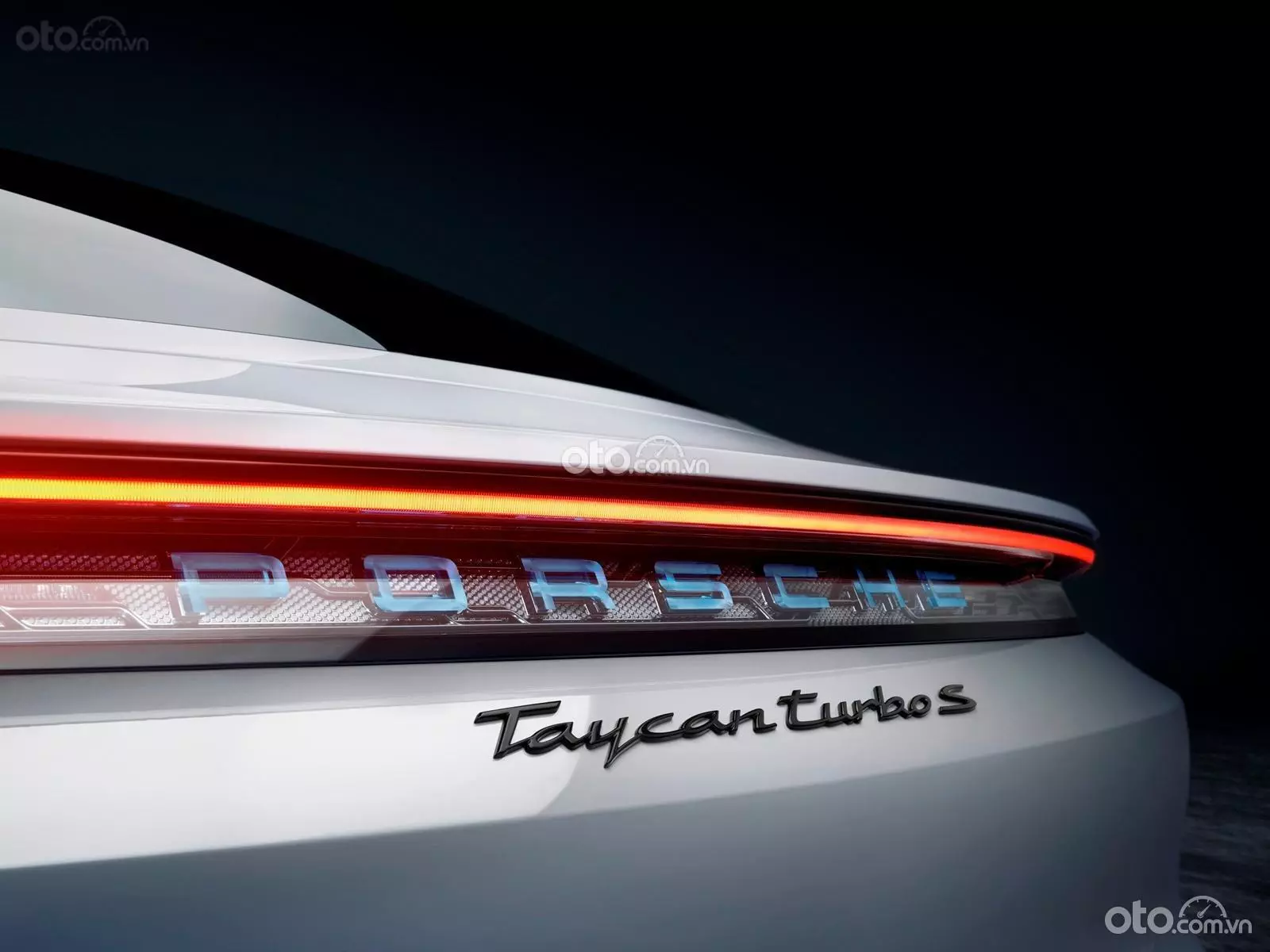 Giá xe Porsche Taycan kèm khuyến mại mới nhất tháng 6/2024