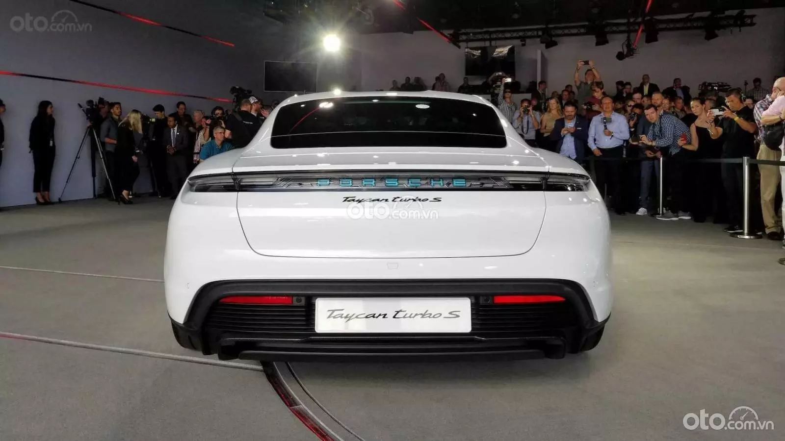 Giá xe Porsche Taycan kèm khuyến mại mới nhất tháng 6/2024