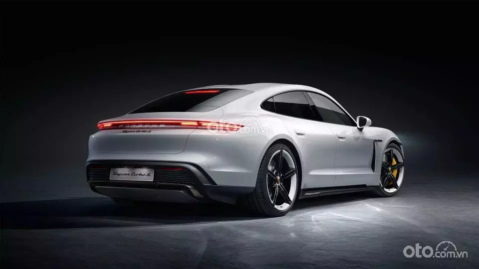 Giá xe Porsche Taycan kèm khuyến mại mới nhất tháng 6/2024