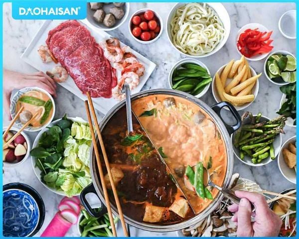 Cách nấu lẩu thập cẩm hải sản thơm ngon đậm vị đơn giản tại nhà