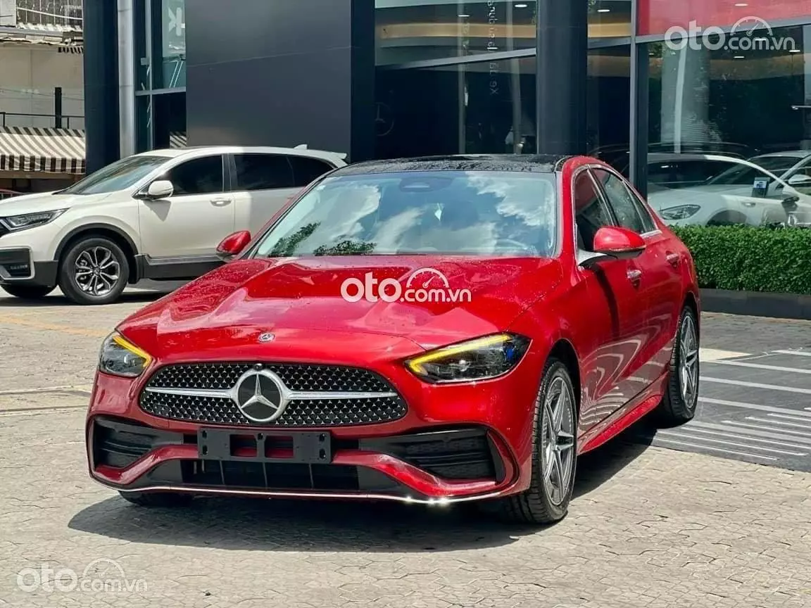 Giá xe Mercedes-Benz C 300 AMG mới nhất tháng 6/2024