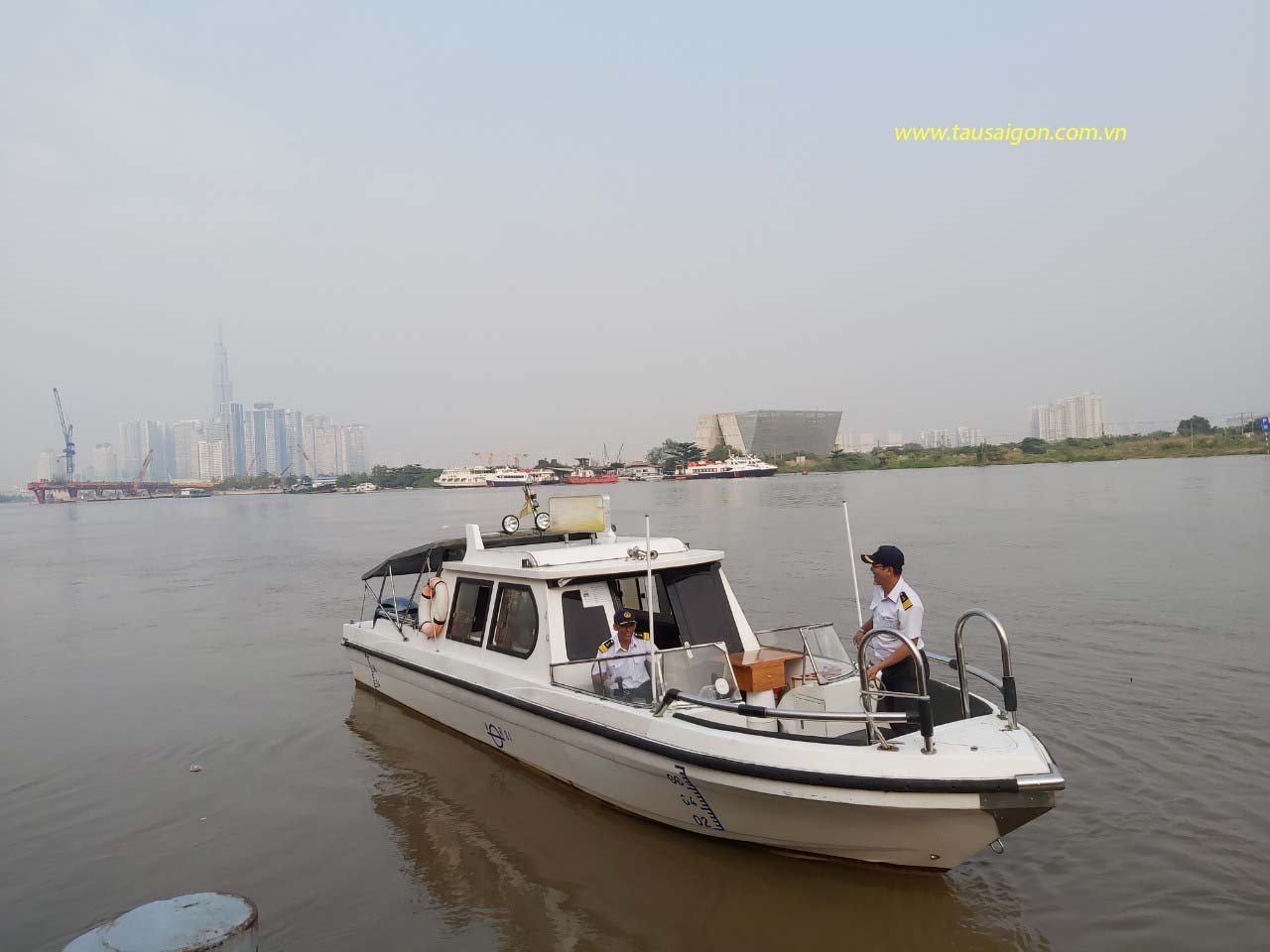 Tourist Trên Sông Sài Gòn