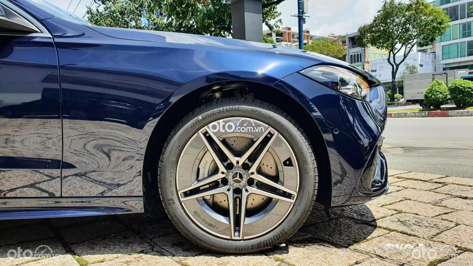 Giá xe Mercedes-Benz C 300 AMG mới nhất tháng 6/2024