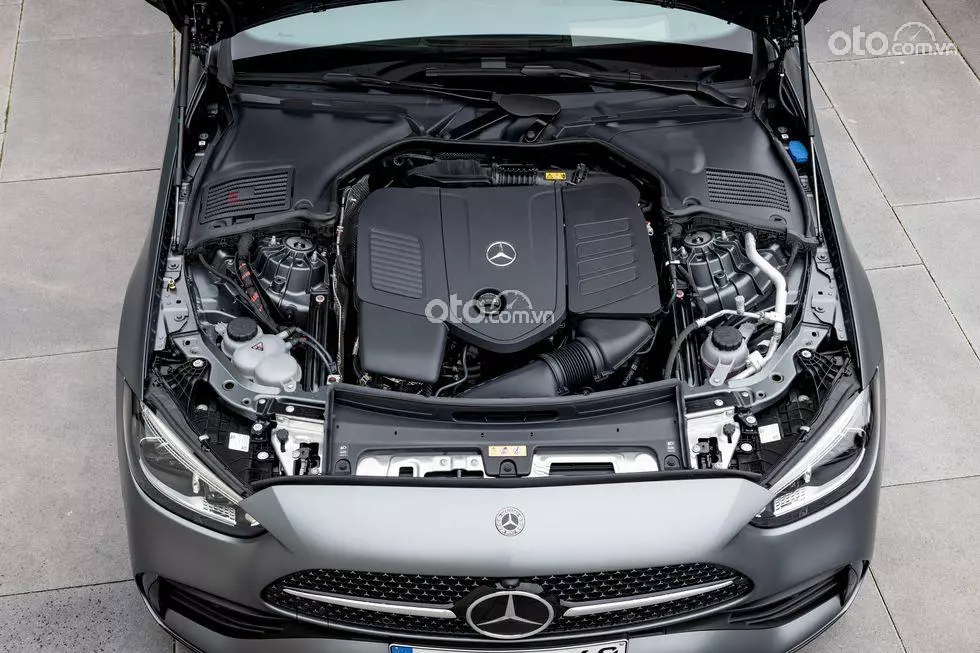 Giá xe Mercedes-Benz C 300 AMG mới nhất tháng 6/2024