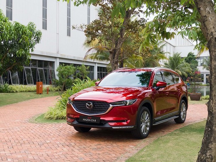 Giá xe Mazda CX-8 niêm yết và lăn bánh tháng 5/2024