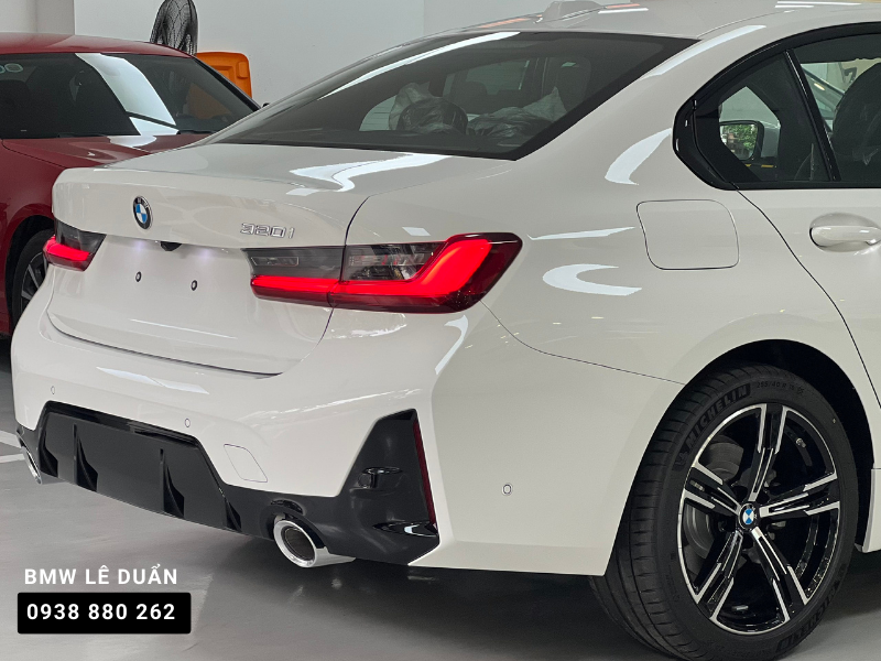 Đánh giá BMW 320i M Sport 2024| Bảng giá xe và Ưu đãi mới nhất