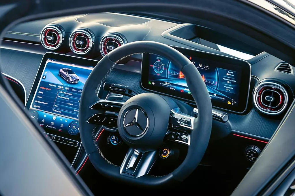 Giá xe Mercedes-AMG C 63 S E Performance mới nhất tháng 6/2024