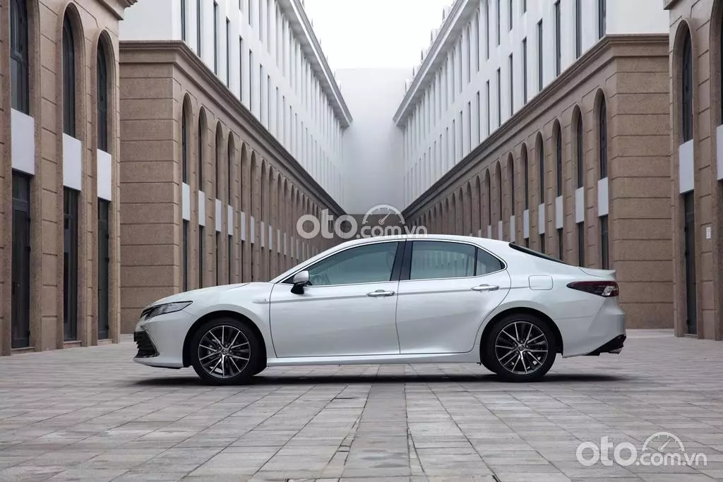 Giá xe Toyota Camry kèm ưu đãi hấp dẫn tháng 7/2024