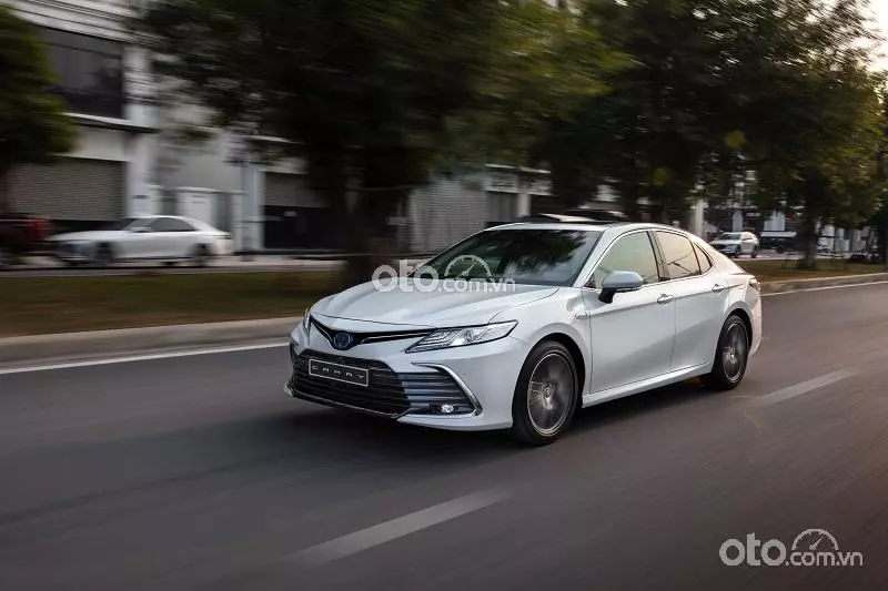 Giá xe Toyota Camry kèm ưu đãi hấp dẫn tháng 7/2024