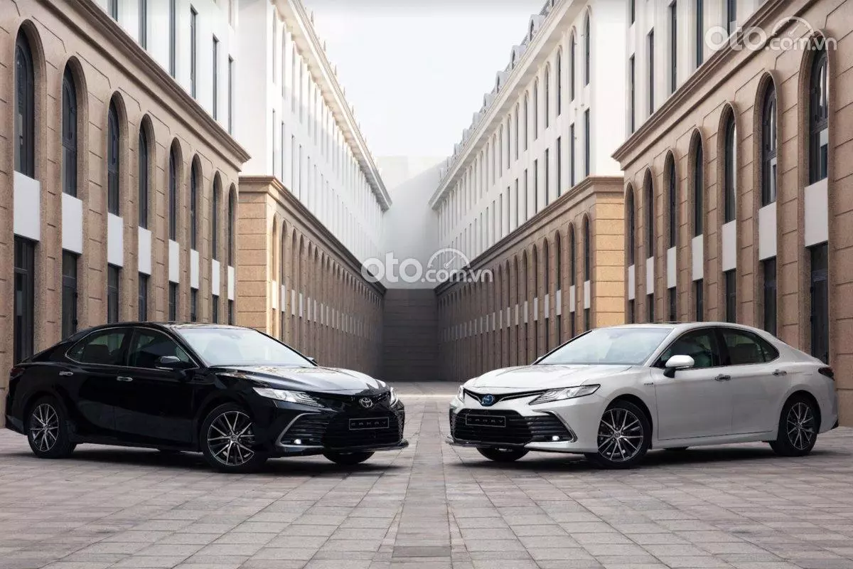 Giá xe Toyota Camry kèm ưu đãi hấp dẫn tháng 7/2024