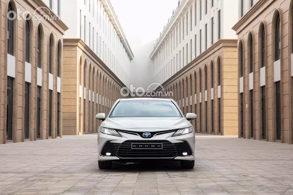 Giá xe Toyota Camry kèm ưu đãi hấp dẫn tháng 7/2024