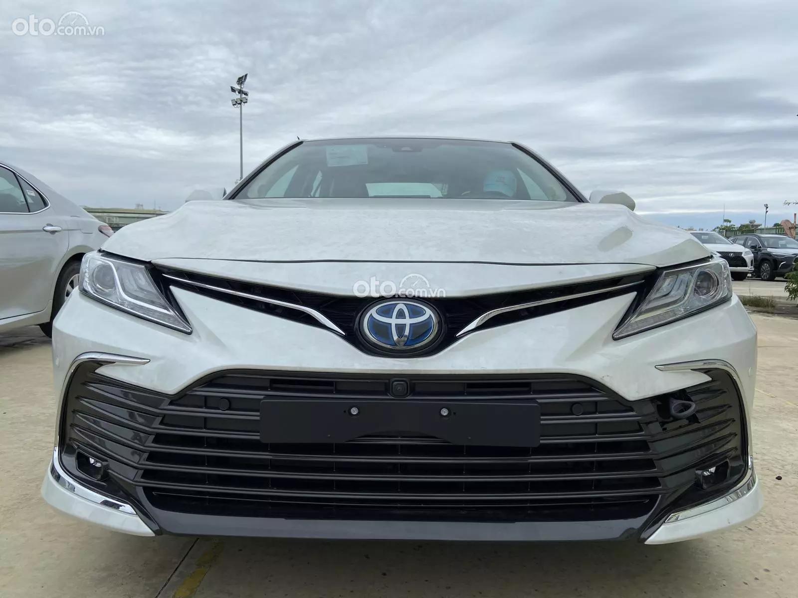 Giá xe Toyota Camry kèm ưu đãi hấp dẫn tháng 7/2024