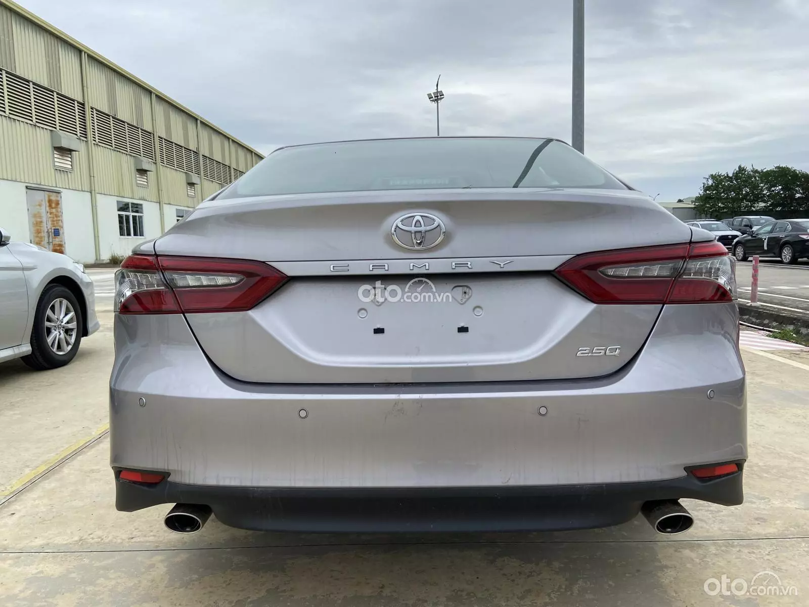 Giá xe Toyota Camry kèm ưu đãi hấp dẫn tháng 7/2024