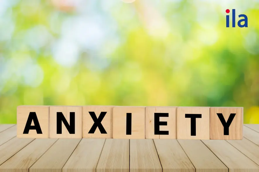 Anxious đi với giới từ gì? Phân biệt anxious, worry và nervous