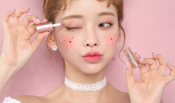 Giấc mơ về TRANG ĐIỂM, LÀM ĐẸP, makeup là giấc mơ che dấu cảm xúc nội tâm