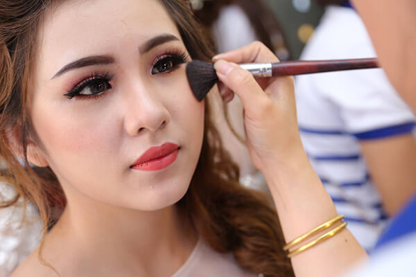 Giấc mơ về TRANG ĐIỂM, LÀM ĐẸP, makeup là giấc mơ che dấu cảm xúc nội tâm