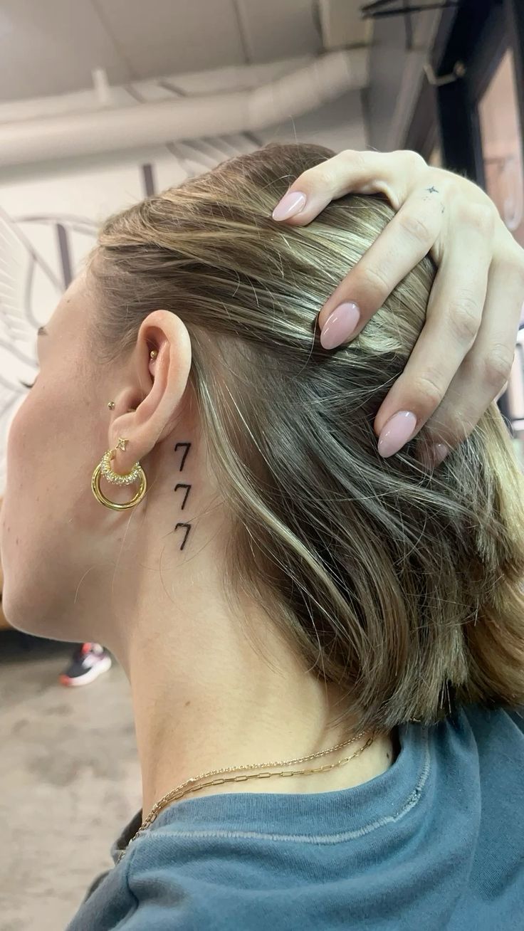 Gợi ý 200 hình xăm mini ở cổ cho nam và nữ độc đáo nhất - Genztattoo