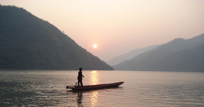 Mở bài Người lái đò sông Đà - Ngữ Văn 12