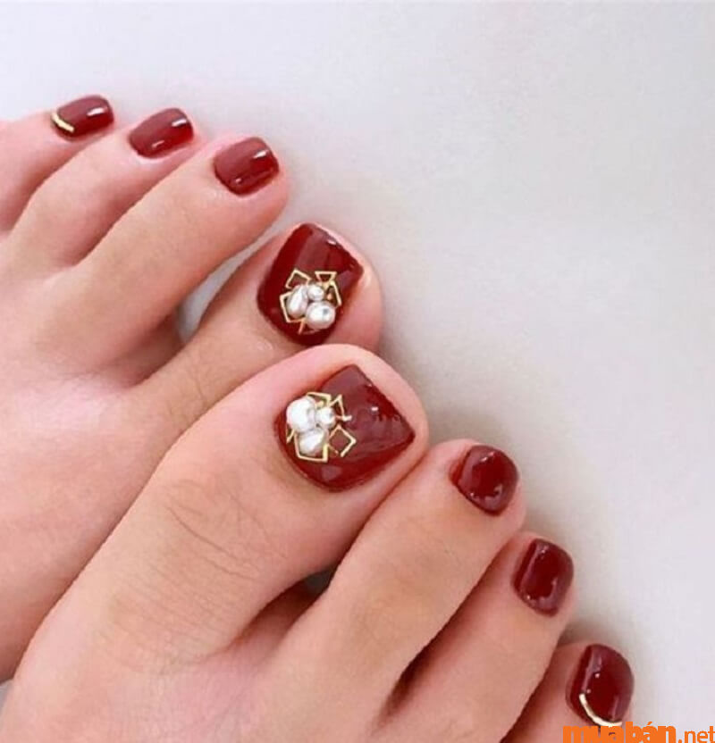 101+ Mẫu nail chân màu đỏ tôn da, “chanh sả” mới nhất