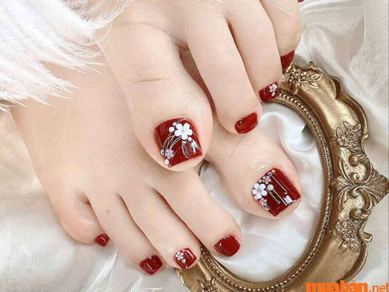 101+ Mẫu nail chân màu đỏ tôn da, “chanh sả” mới nhất