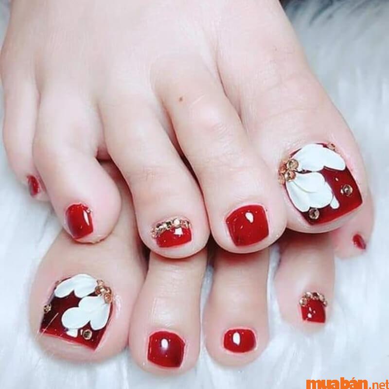 101+ Mẫu nail chân màu đỏ tôn da, “chanh sả” mới nhất