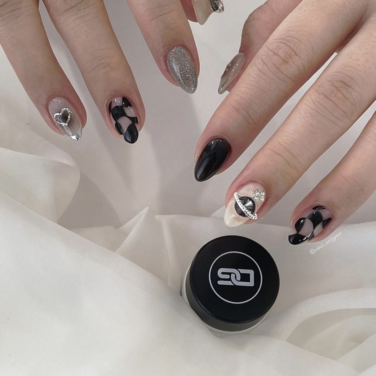 24+ Mẫu nail đẹp, sang chảnh, hot trend dành cho năm nay