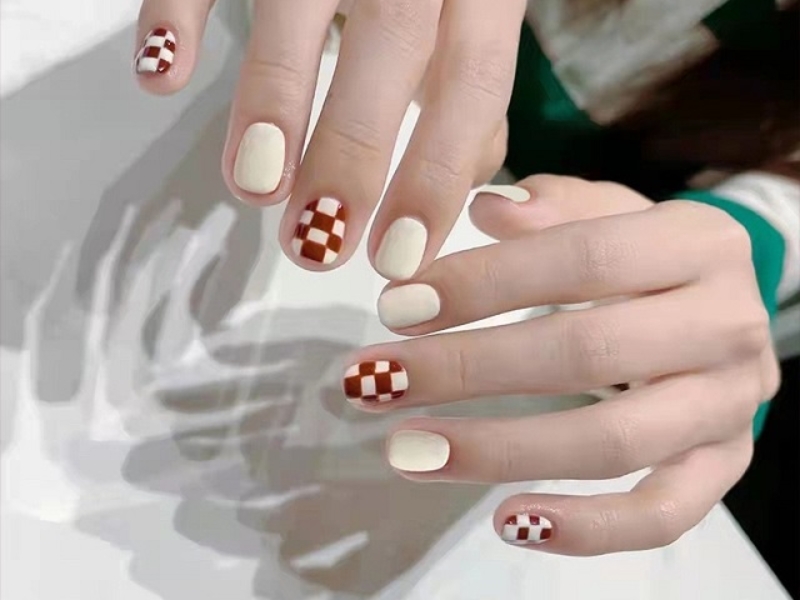 Những mẫu nail vẽ đơn giản đẹp và cực kỳ nổi bật