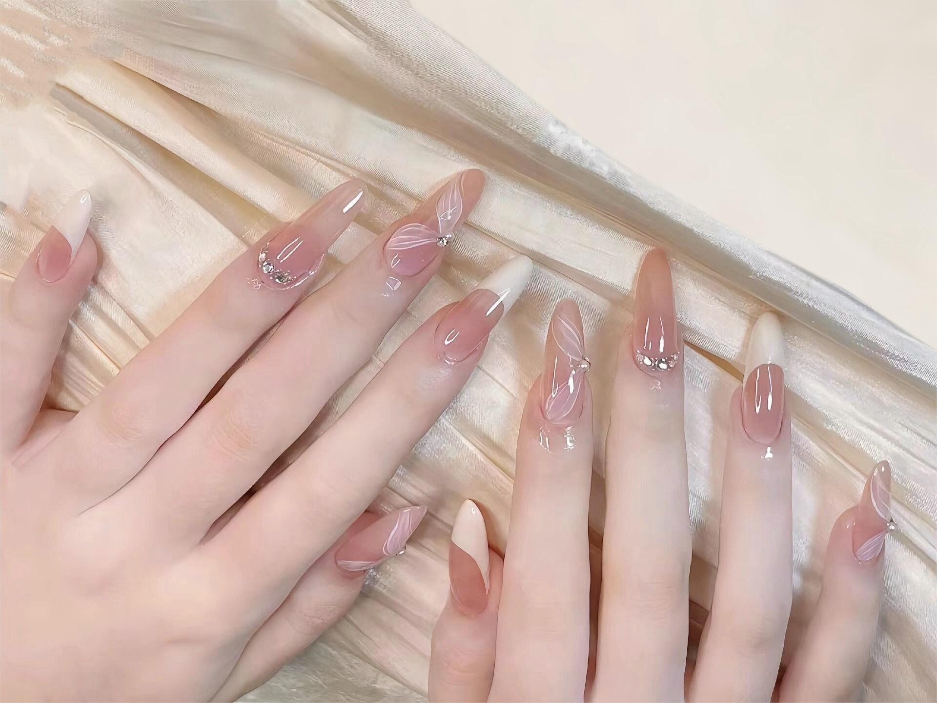 200 Mẫu Nail Móng Nhọn Tròn Khiến Các Nàng Đốn Tim