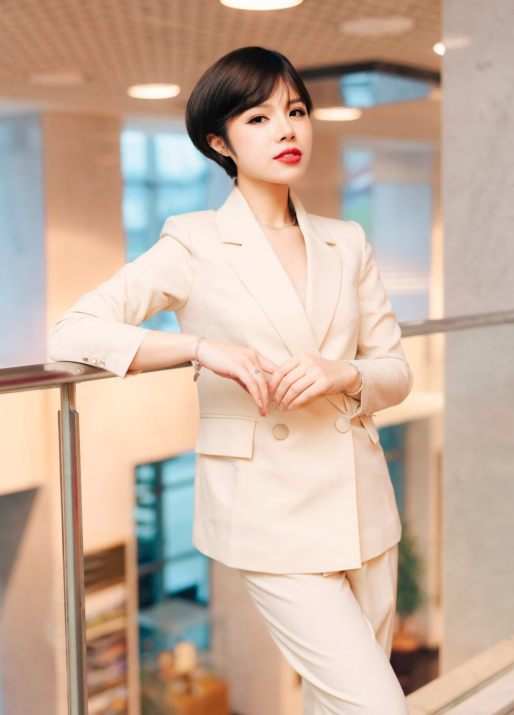 Blazer là gì? 18 cách phối đồ với áo blazer đẹp đỉnh 2023