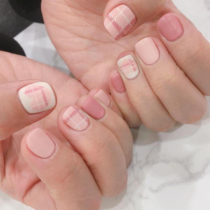 Điểm danh những mẫu nail màu hồng siêu hot, nàng nên rủ rê hội bạn triển ngay mùa Tết này