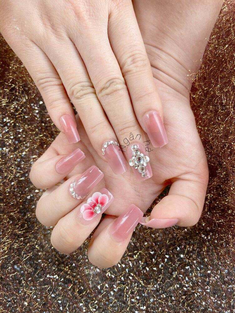 Điểm danh những mẫu nail màu hồng siêu hot, nàng nên rủ rê hội bạn triển ngay mùa Tết này