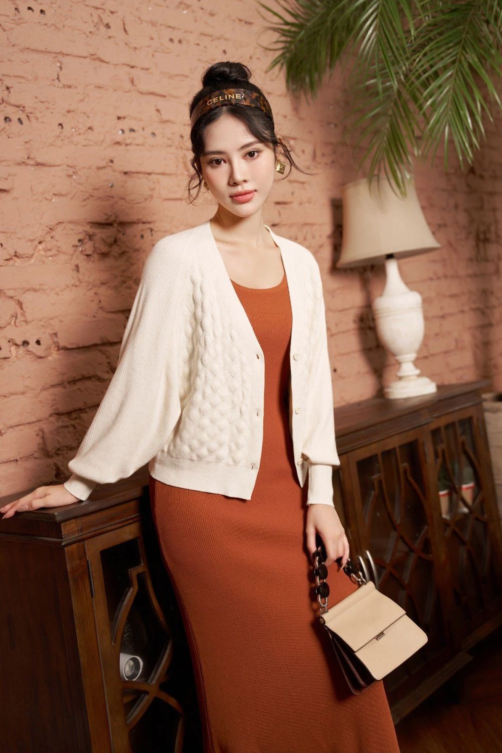 Đi chơi mặc gì? Gợi ý 15+ outfit cực ấn tượng cho các nàng