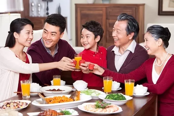 Ra mắt nhà người yêu, làm gì để gây ấn tượng tốt?