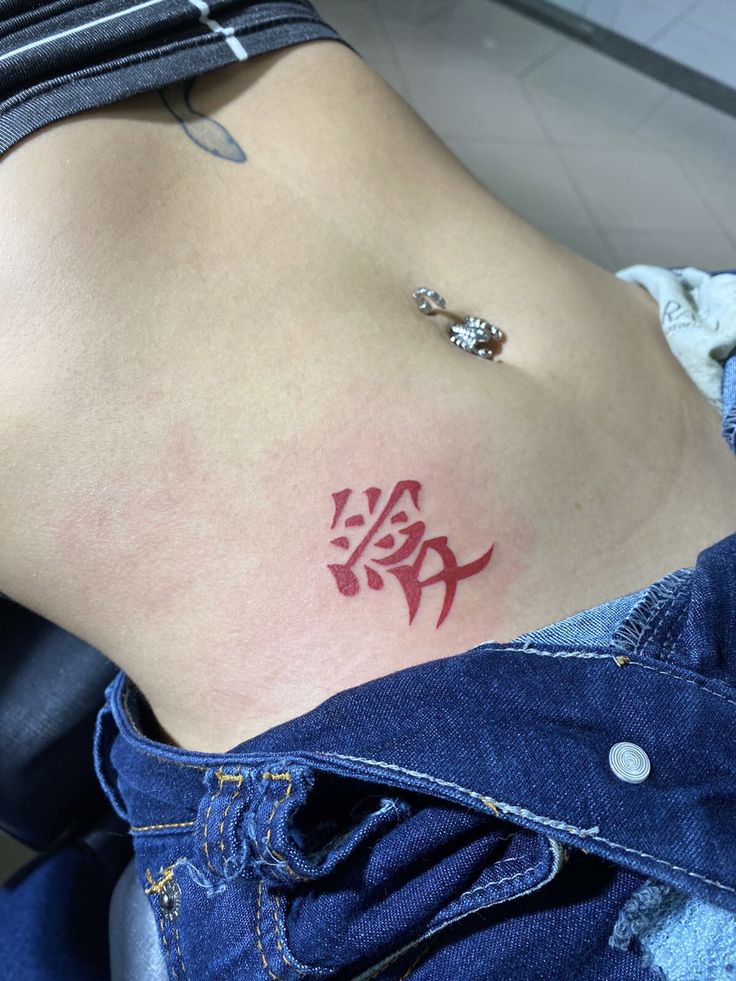 Top 222+ mẫu hình xăm ở eo đẹp và cuốn hút - Genztattoo