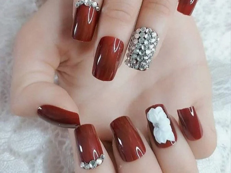 Khám phá những mẫu nail màu đỏ rượu cực đẹp và quý phái