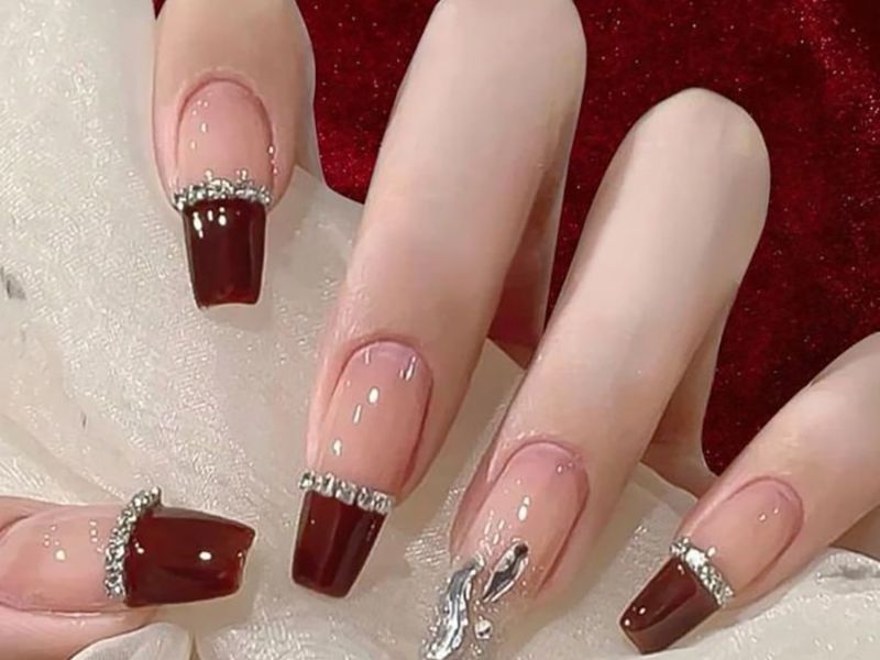 20+ Mẫu Nail Đỏ “Nịnh” Da Và Sang Chảnh Cho Các Nàng