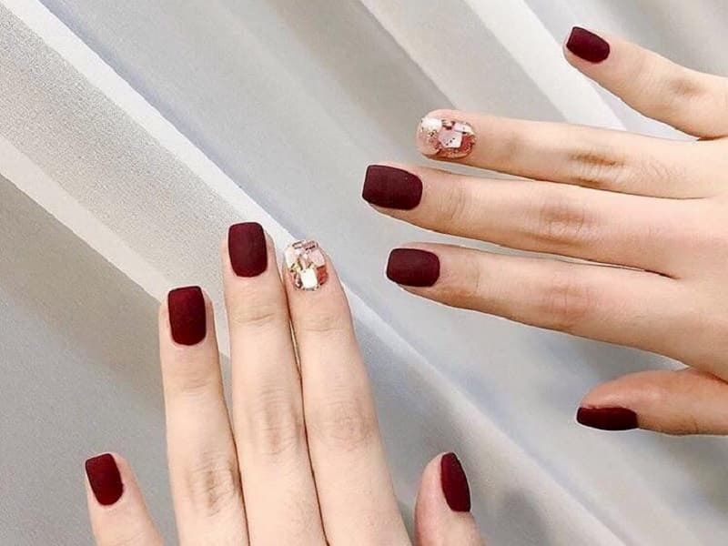 20+ Mẫu Nail Đỏ “Nịnh” Da Và Sang Chảnh Cho Các Nàng