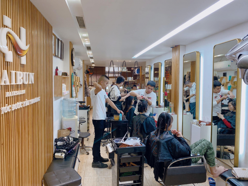 Top 7 Salon Uốn Tóc Nữ Ở Hà Nội Uy Tín, Chất Lượng