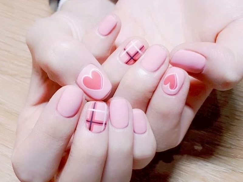 Tổng hợp những mẫu nail hồng đáng yêu hot trend hiện nay